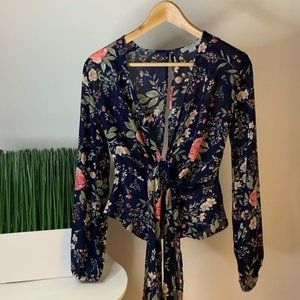 Floral long sleeved blouse. Great condition.